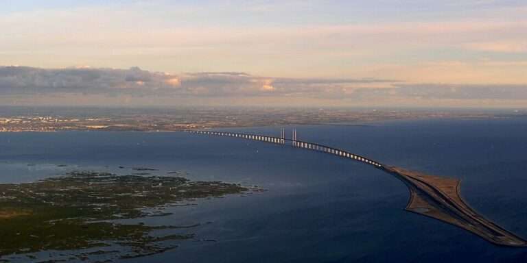Vue aérienne du pont d'Øresund reliant le Danemark à la Suède