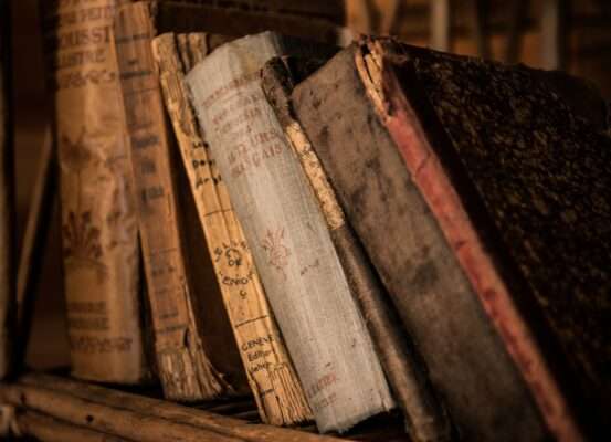 jarmoluk-old-books-436498