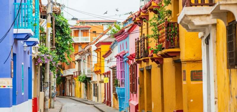 Rues colorées de Cartagena, en Colombie, pays nommé d'après Christophe Colomb
