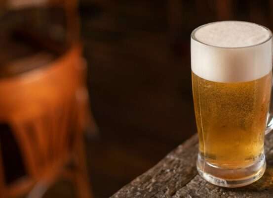 Les plans de métro détournés : les bières les moins chères de Paris Verre de bière pression, illustration de l'article sur le prix de la bière dans le monde